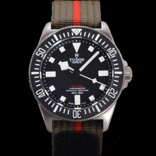 미러급 튜더 남성용 폴라고 베스트 에디션 티타늄 M25717N-0001 오토매틱 무브먼트 블랙 다이얼 tud4247 Ⅳ